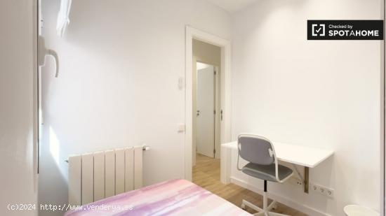 Habitaciones para mujeres en alquiler en piso de 5 habitaciones en La Sagrada Família - BARCELONA