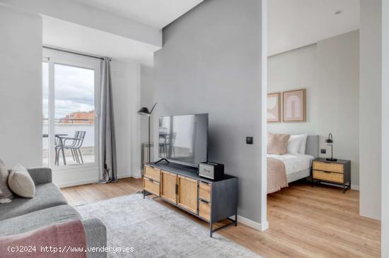  Piso en alquiler de 1 dormitorio en Jerónimos, Madrid MAD-16 - MADRID 