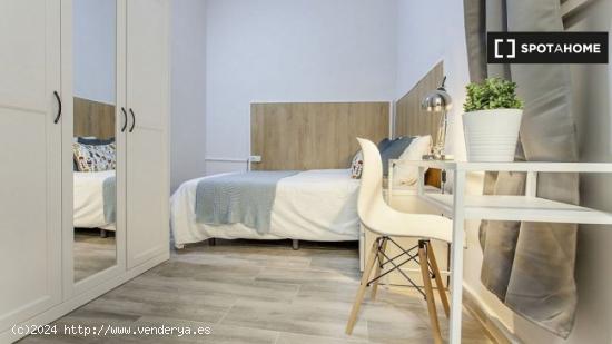 Fantástica habitación con baño privado en Valencia - VALENCIA