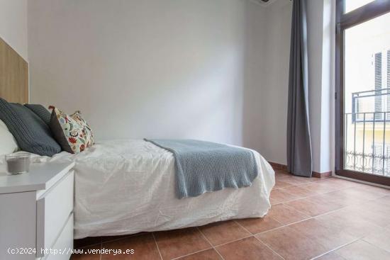  Luminosa habitación doble con balcón en Valencia - VALENCIA 