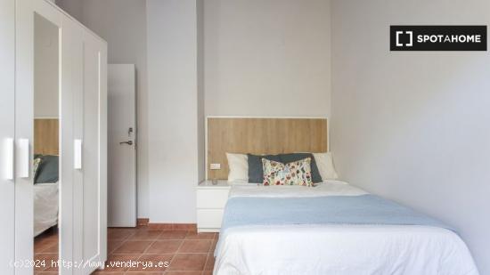 Luminosa habitación doble con balcón en Valencia - VALENCIA