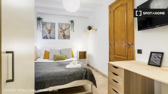 ¡Habitaciones en alquiler en un apartamento de 5 habitaciones en Barcelona! - BARCELONA