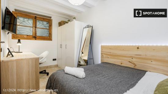 ¡Habitaciones en alquiler en un apartamento de 5 habitaciones en Barcelona! - BARCELONA