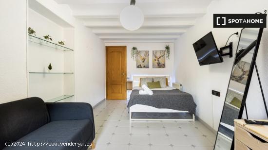 ¡Habitaciones en alquiler en un apartamento de 5 habitaciones en Barcelona! - BARCELONA