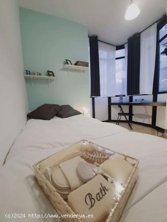  Alquiler de habitaciones en apartamento de 5 dormitorios en Las Palmas De Gran Canaria - LAS PALMAS 