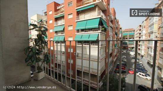 Habitación amueblada con llave independiente en piso compartido, Ronda - GRANADA