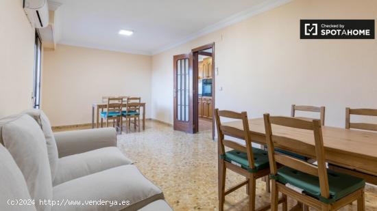 Habitación moderna en alquiler en el apartamento de 3 dormitorios, Benimaclet - VALENCIA