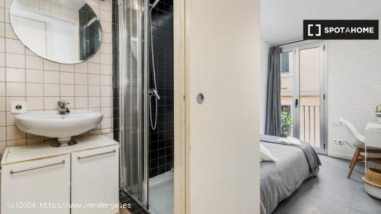 ¡Habitaciones en alquiler en un apartamento de 5 habitaciones en Barcelona! - BARCELONA