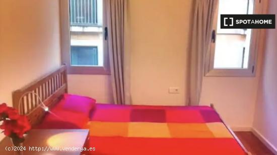 ¡Habitaciones en alquiler en un apartamento de 5 habitaciones en Barcelona! - BARCELONA