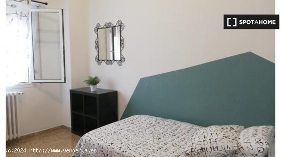 Alquiler de habitaciones en piso de 6 dormitorios en La Almozara - ZARAGOZA