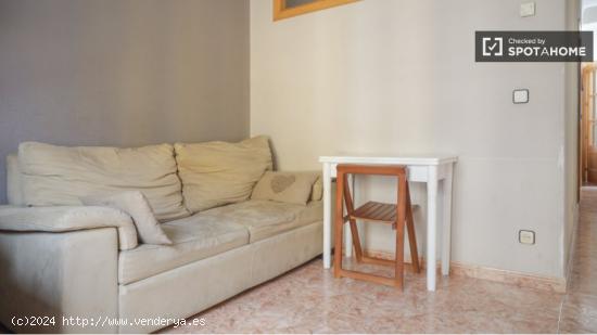 Habitaciones para alquilar en apartamento de 3 dormitorios en Tetuán - MADRID