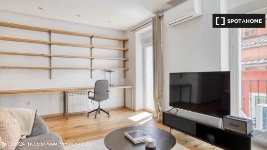 Apartamento de 2 dormitorios en alquiler en Universidad MAD-40 - MADRID