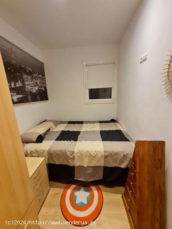  Habitaciones en alquiler en el apartamento de 3 dormitorios en Poble Sec - BARCELONA 