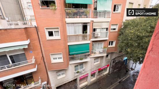 Habitación doble compartida en residencia de estudiantes para alquilar en Barcelona - BARCELONA