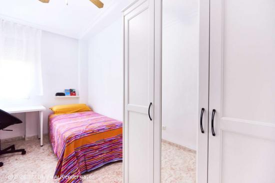  Habitación en piso compartido en Rochelambert, Sevilla - SEVILLA 