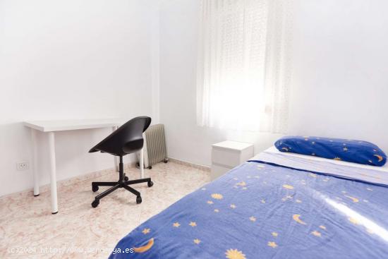  Habitación en piso compartido en Rochelambert, Sevilla - SEVILLA 