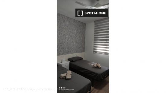 Habitaciones para alquilar en apartamento de 3 dormitorios en Valencia - VALENCIA