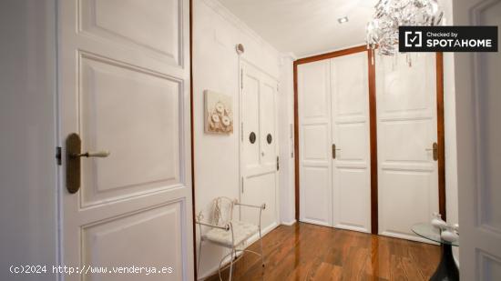 Elegante apartamento de 3 dormitorios en alquiler en Ciutat Vella - VALENCIA