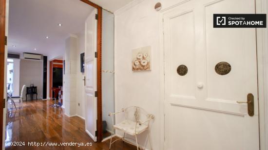 Elegante apartamento de 3 dormitorios en alquiler en Ciutat Vella - VALENCIA