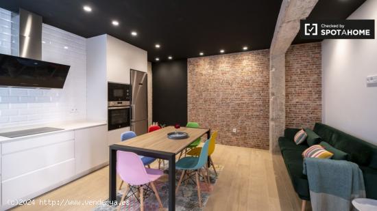 Alquiler de habitaciones en piso de 6 habitaciones en Valencia - VALENCIA