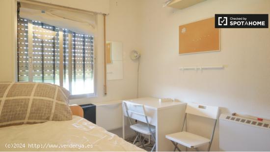 Se alquilan habitaciones en un apartamento de 4 dormitorios en Getafe - MADRID