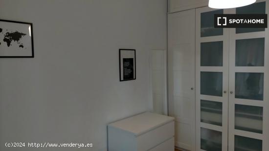 Se alquila habitación en piso de 3 dormitorios en Lista, Madrid - MADRID