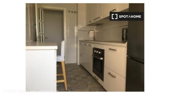 Moderno apartamento de 2 dormitorios en alquiler en Montecarmelo - MADRID