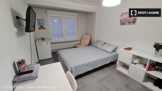 Habitación en piso compartido en Zaragoza - ZARAGOZA