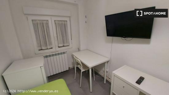 Habitación en piso compartido en Zaragoza - ZARAGOZA