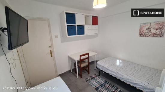 Habitación en piso compartido en Zaragoza - ZARAGOZA