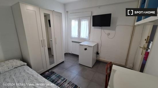 Habitación en piso compartido en Zaragoza - ZARAGOZA