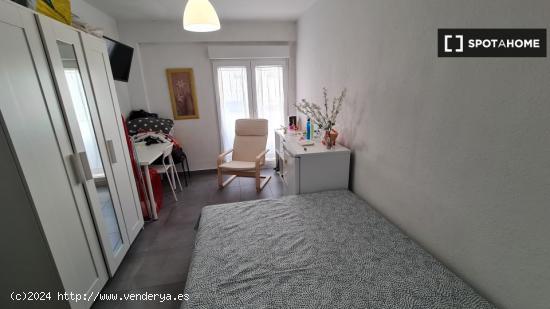 Habitación en piso compartido en Zaragoza - ZARAGOZA