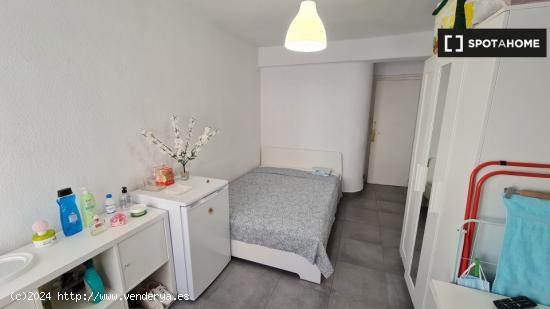 Habitación en piso compartido en Zaragoza - ZARAGOZA