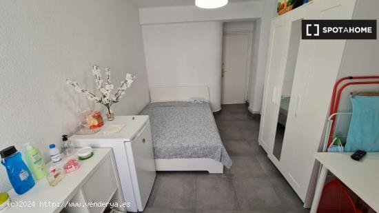 Habitación en piso compartido en Zaragoza - ZARAGOZA