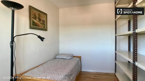 Se alquila habitación en piso de 2 dormitorios en madrid. - MADRID