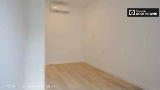 Alquiler de habitaciones en apartamento de 6 dormitorios en Lucero - MADRID