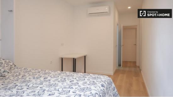 Alquiler de habitaciones en apartamento de 6 dormitorios en Lucero - MADRID