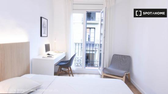 ¡Habitaciones en alquiler en un apartamento de 5 habitaciones en Barcelona! - BARCELONA