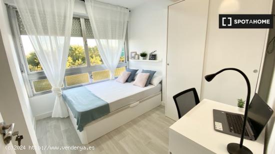 Se alquila habitación en apartamento de 4 dormitorios en Getafe, Madrid - MADRID