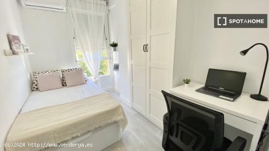 Se alquila habitación en apartamento de 4 dormitorios en Getafe, Madrid - MADRID