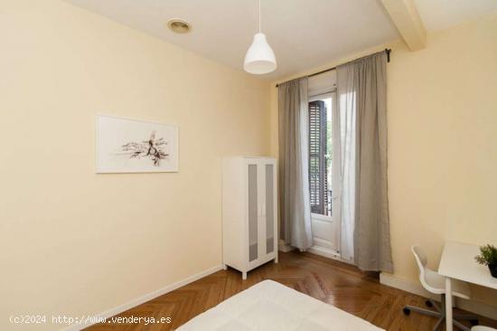  ¡Habitaciones en alquiler en un piso de 10 habitaciones en Madrid! - MADRID 