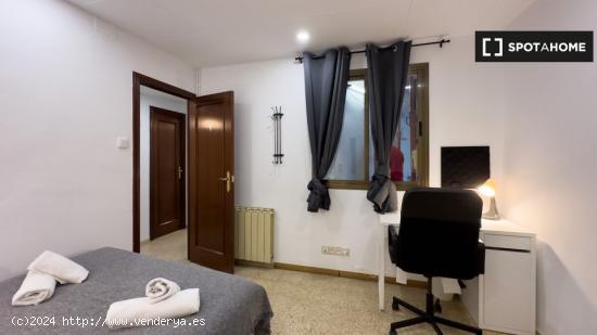 Habitación en piso compartido en barcelona. - BARCELONA