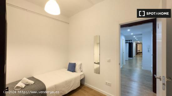 ¡Habitaciones en alquiler en un apartamento de 7 habitaciones en Barcelona! - BARCELONA