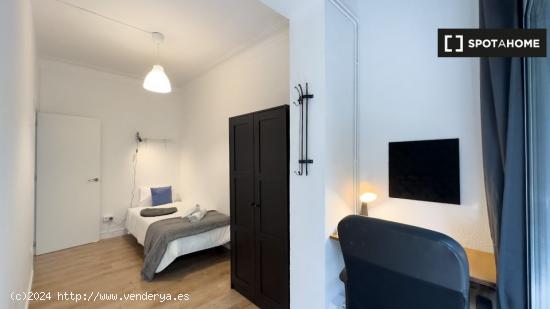 ¡Habitaciones en alquiler en un apartamento de 7 habitaciones en Barcelona! - BARCELONA