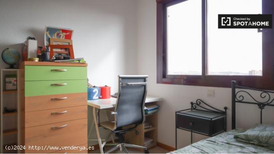 Se alquila habitación en piso de 2 dormitorios en madrid. - MADRID