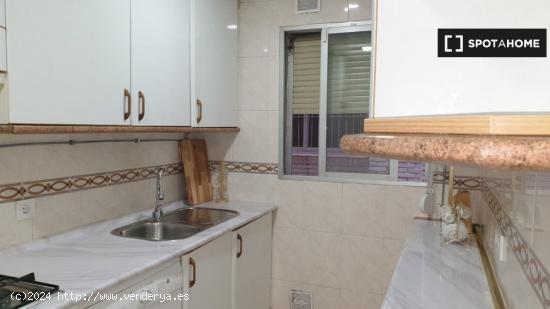 Se alquila habitación en apartamento de 4 dormitorios en Getafe - MADRID