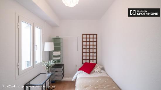 Habitación en piso compartido en valencia. - VALENCIA