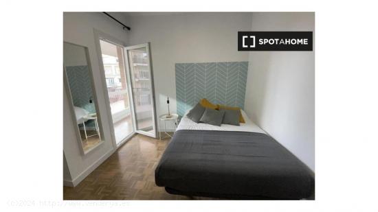 ¡Habitaciones en alquiler en un apartamento de 7 habitaciones en Barcelona! - BARCELONA