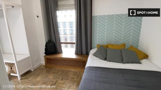 ¡Habitaciones en alquiler en un apartamento de 7 habitaciones en Barcelona! - BARCELONA