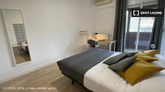 ¡Habitaciones en alquiler en un apartamento de 7 habitaciones en Barcelona! - BARCELONA